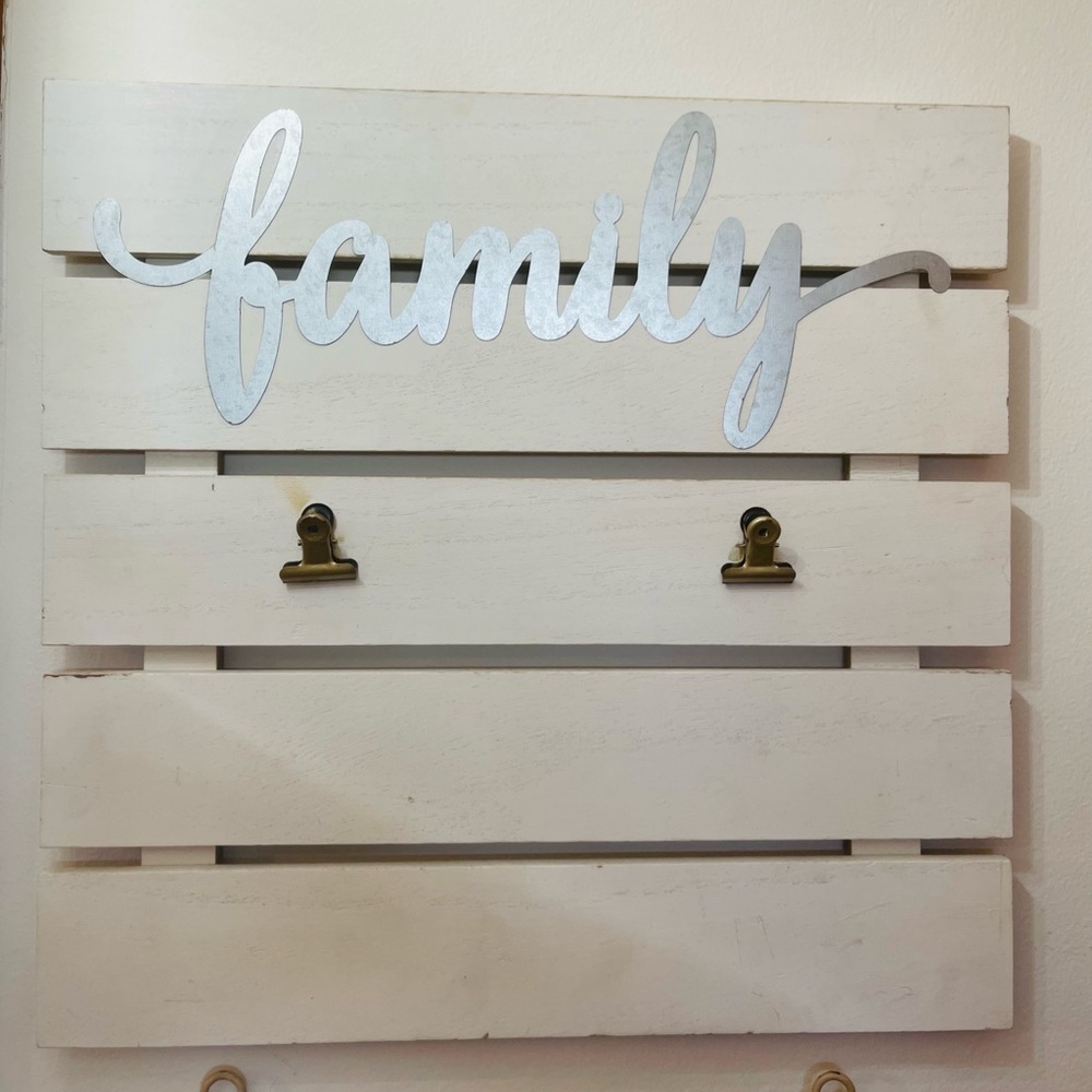 FAMILY Wall Accent - Picture Clips